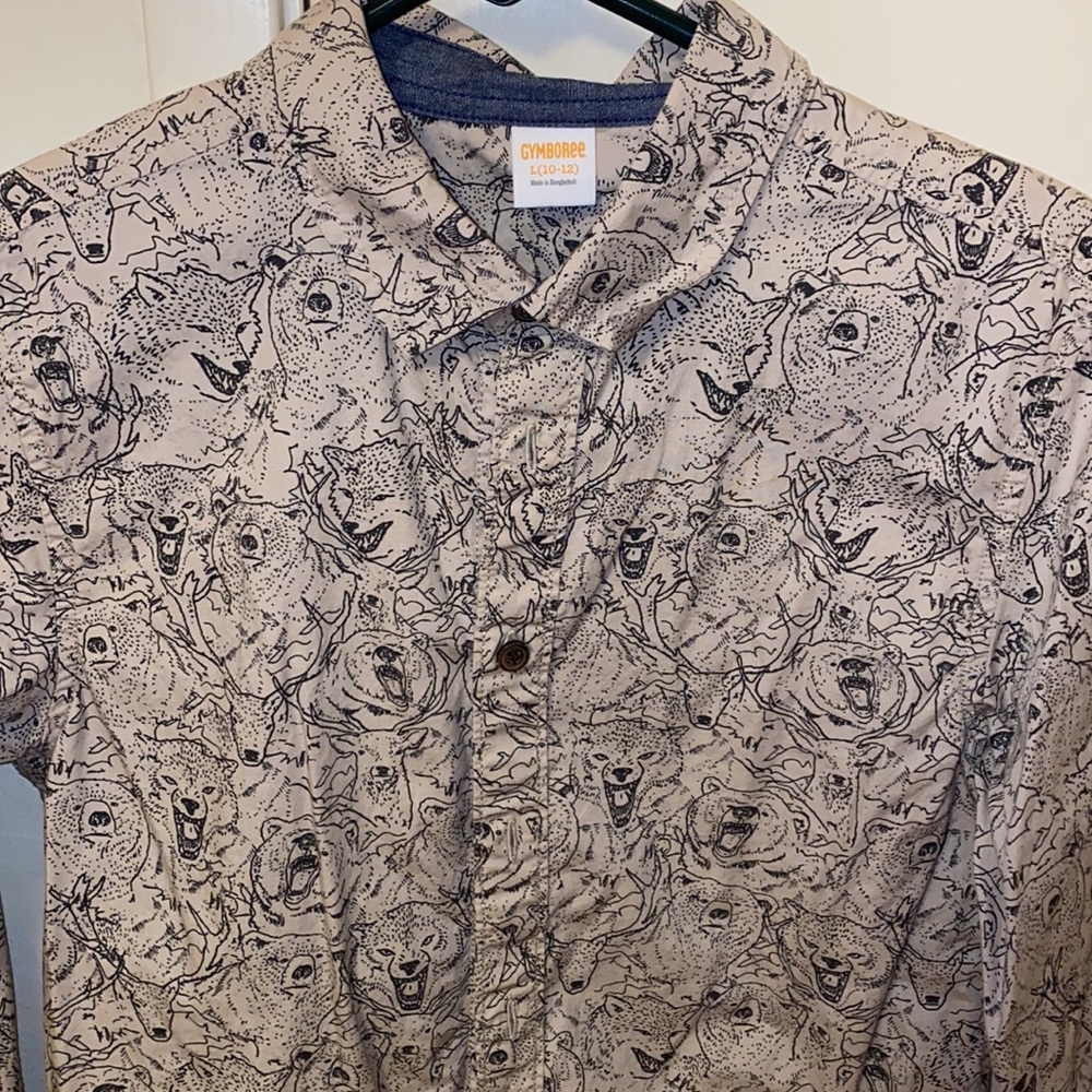 Gymboree fun wolf button down boy’s shirt. Size 10-12